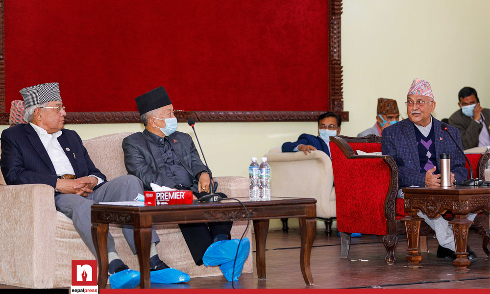 तस्विरमा एमाले संसदीय दलको बैठक, दुवै सदनको नेता ओली र उपनेता नेम्वाङ