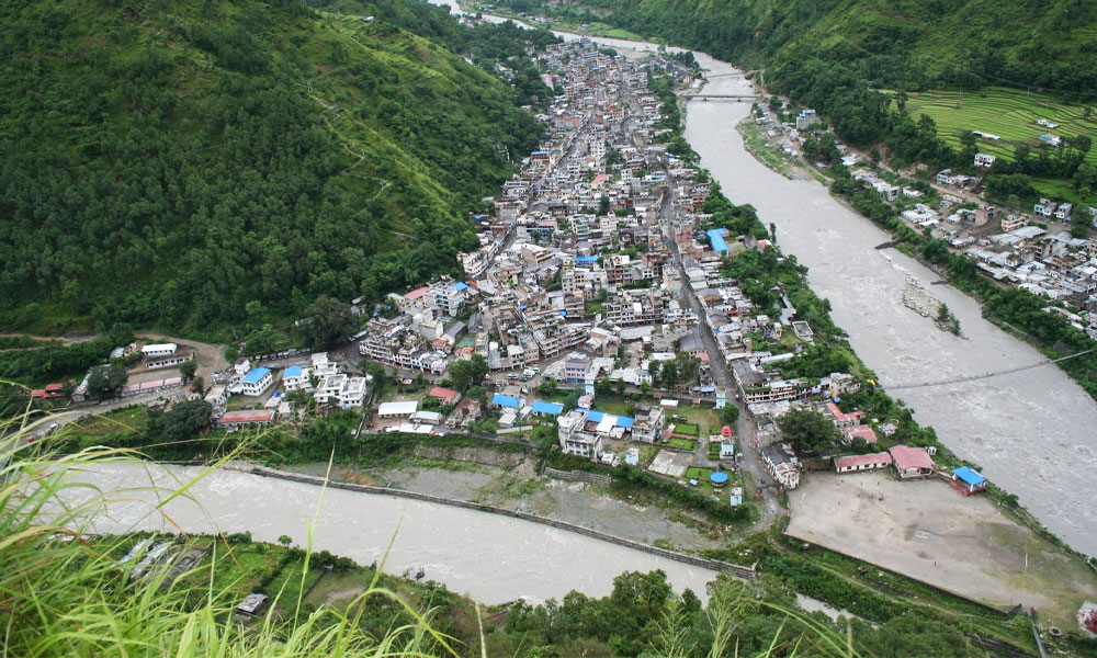 कालीगण्डकीले तटबन्ध बगाएपछि बेनी बजार जोखिममा