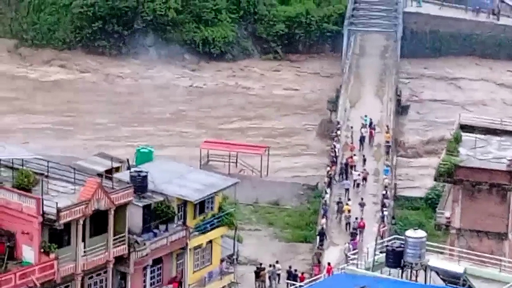 मेलम्चीमा भिषण बाढी-पहिरोः आसपासका बस्ती बगायो, क्षति अस्पष्ट