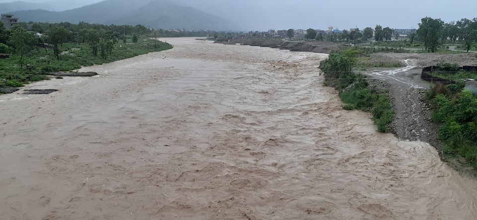 तिनाउमा नदीमा बाढी, सतर्क रहन बुटवल उपमहानगरको आग्रह