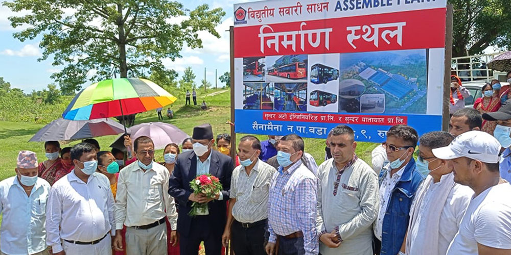 सैनामैनामा एकैदिन तीन योजनाको शिलान्यास