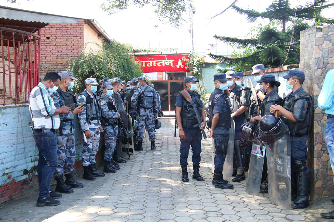 माधव नेपाल पक्षको विरोधपछि निजामति कर्मचारीको भेलामा कडा सुरक्षा (तस्बिरहरु)