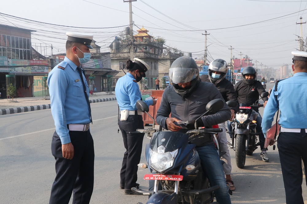 ६ महिनामा १० लाखभन्दा बढी सवारीसाधन कारबाहीमा