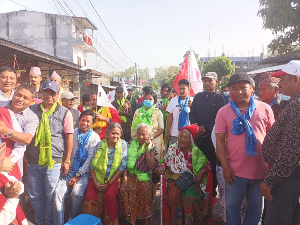 भरतपुर-११ मा ९७ वर्षीया वृद्धासहितका स्थानीय एमालेमा प्रवेश