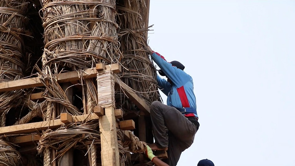 रातो मच्छिन्द्रनाथको रथ यात्राका लागि यसरी तयार हुँदैछ रथ (तस्बिर/भिडिओ)