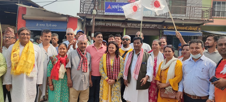 भैरहवामा माओवादी नेता भण्डारीसहित २ सय कार्यकर्ता एमालेमा प्रवेश