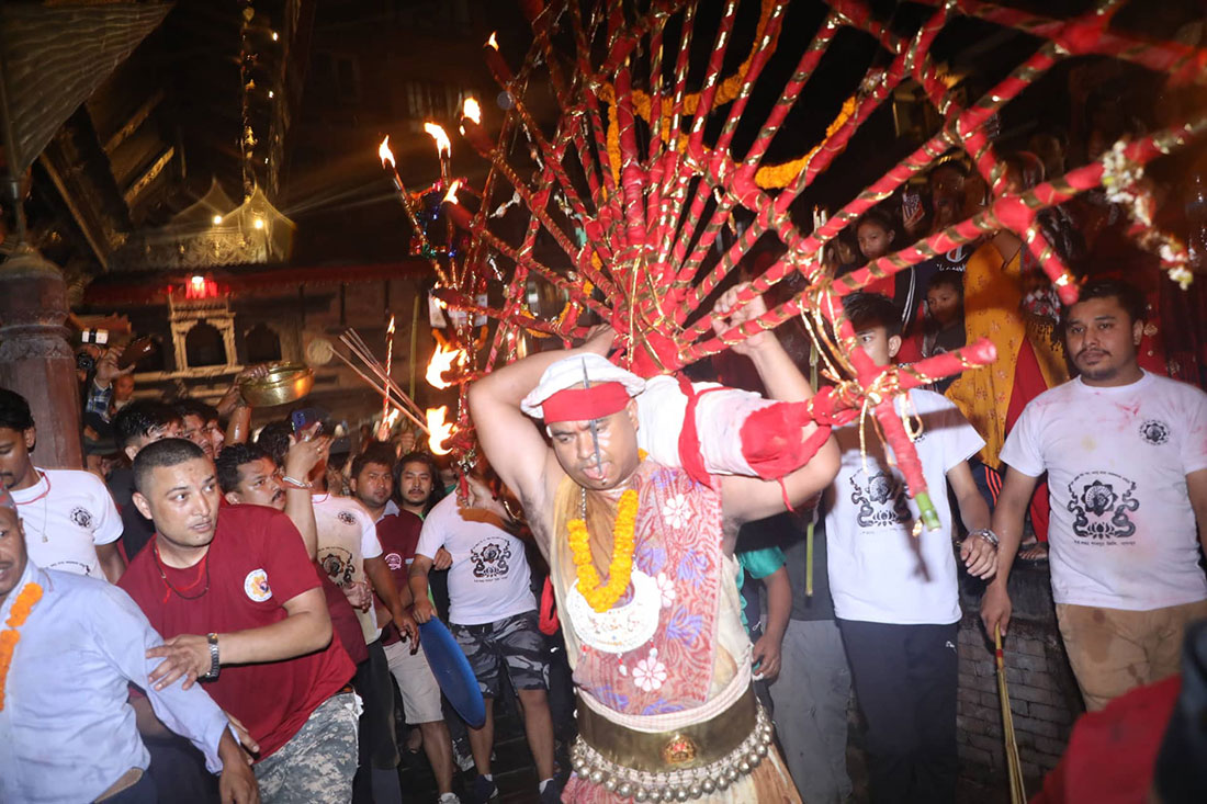 सकियो भक्तपुरको जिब्रो छेड्ने जात्रा (भिडिओ)