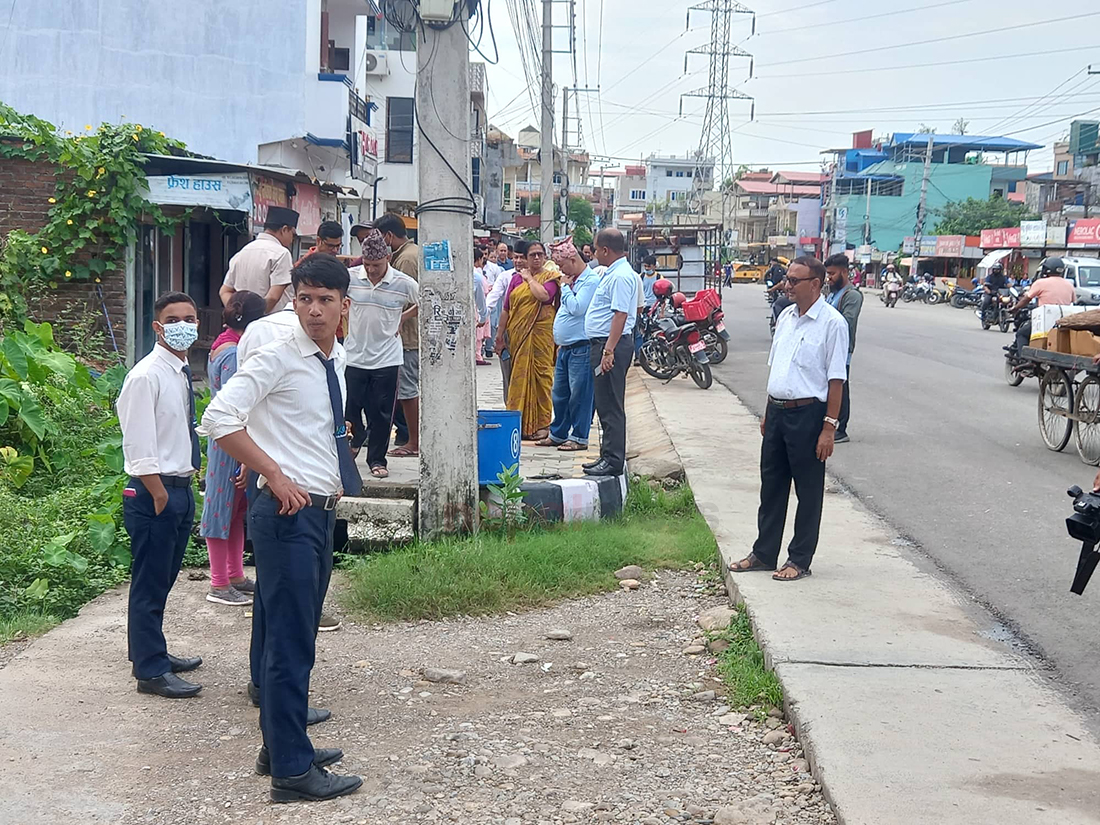 कालिकापथ वाइपास रोड अलपत्र,  निर्माणमा लापरबाही गरेकाे भन्दै एमाले असन्तुष्ट