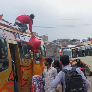 खराब सडकका बाबजुद काठमाडौंबाट ४ दिनमा १ लाख २६ हजार जना बाहिरिए