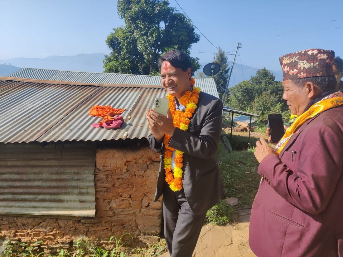 हजुरबुबासँग वृद्धभत्ताको पैसा मागेर रिचार्ज गर्नेले एमालेले केही गरेन भन्छन्: शेरबहादुर तामाङ