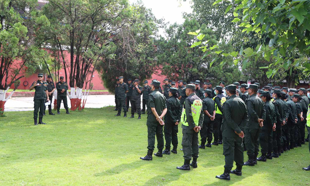 व्यापारीहरुसँग अभद्र व्यवहारको गुनोसोपछि सभ्यरुपमा प्रस्तुत हुन महानगर प्रहरीको निर्देशन (भिडिओ)