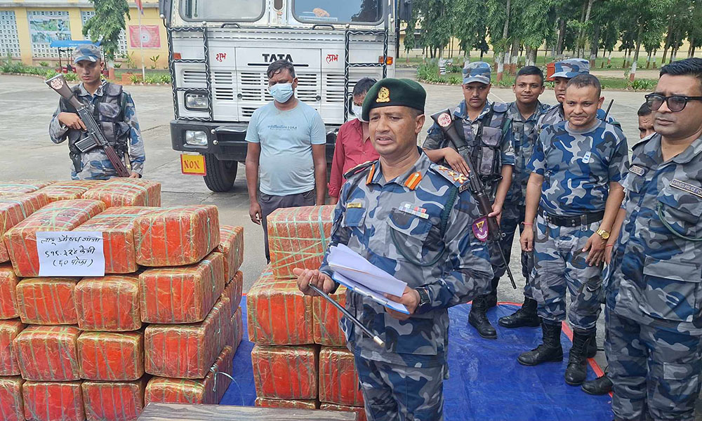 हेटौंडामा सशस्त्र प्रहरीले समात्यो ९१९ किलो गाँजा (भिडिओ)