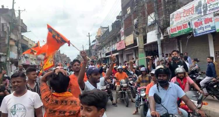 वीरगन्जमा हिन्दूवादीहरुको प्रदर्शन, पसलहरू बन्द गराएपछि अवस्था तनावग्रस्त (भिडिओ)