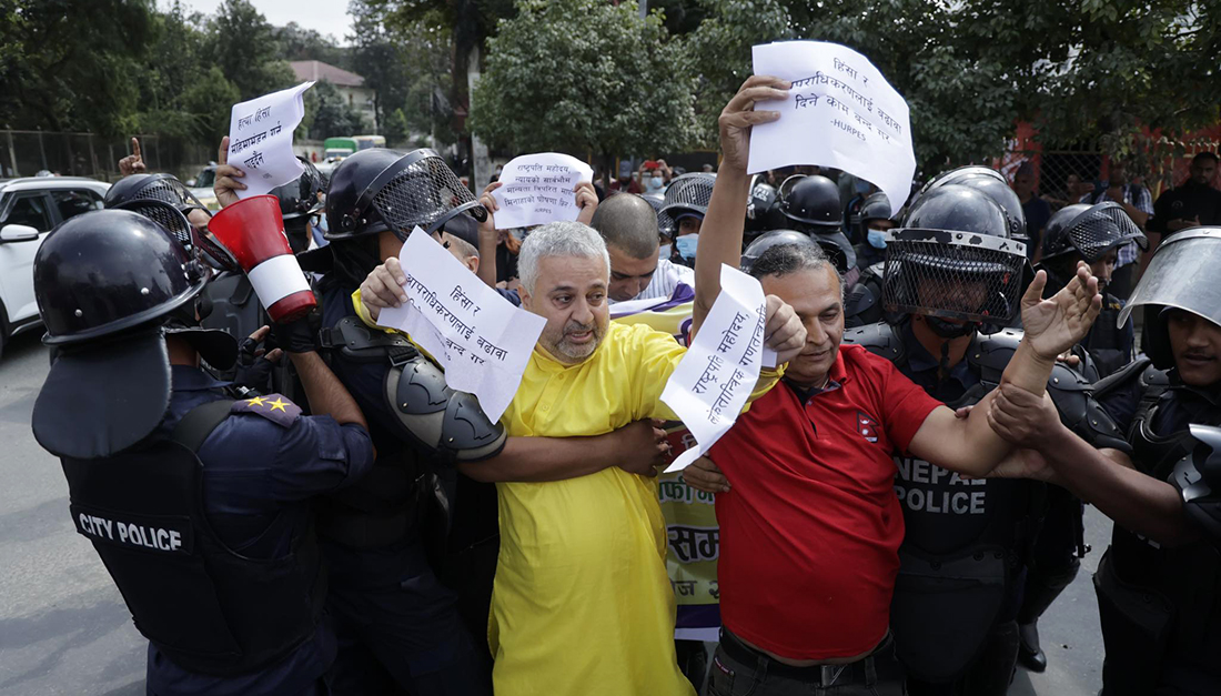 शीतल निवास अगाडिबाट कृष्ण पहाडीसहित १३ मानव अधिकारवादी पक्राउ (तस्बिरहरू)