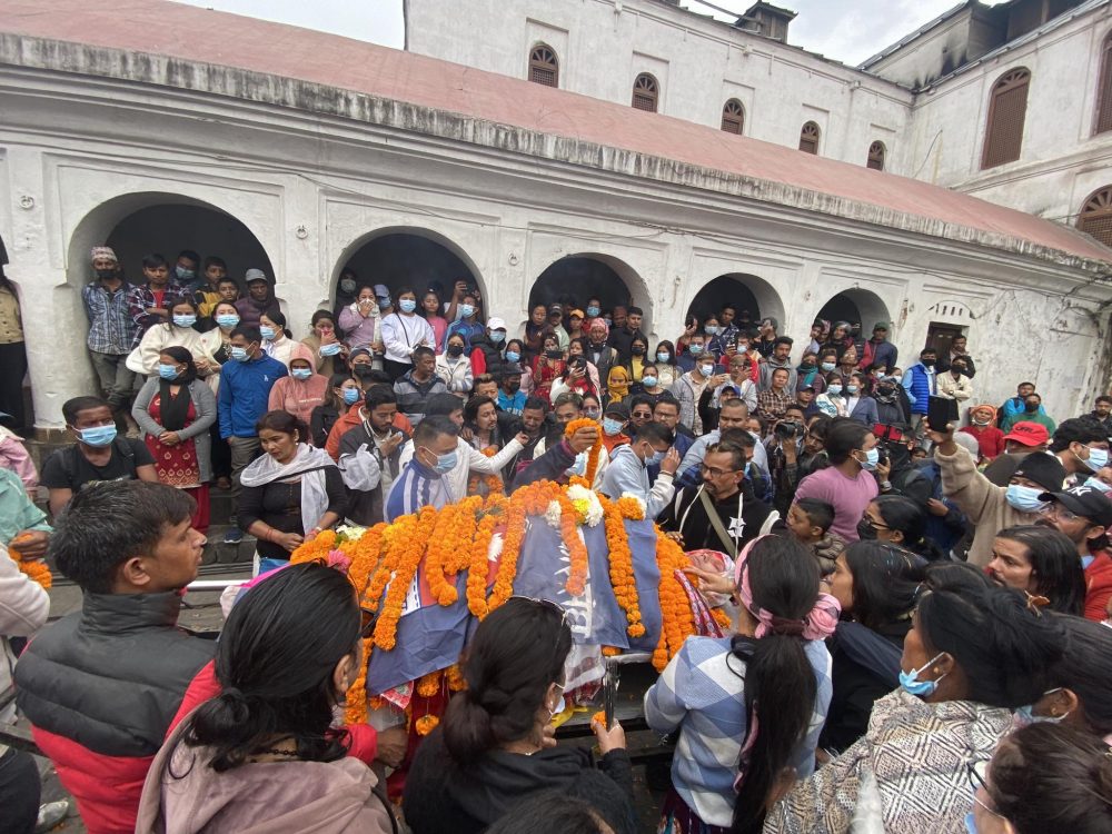 मोडल दीपासाको पशुपति आर्यघाटमा अन्तिम संस्कार