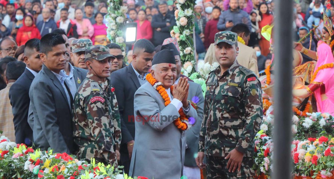 राष्ट्रपतिले दिउँसो ३ः३० बजेदेखि सर्वसाधारणलाई दसैँको टीका लगाइदिने