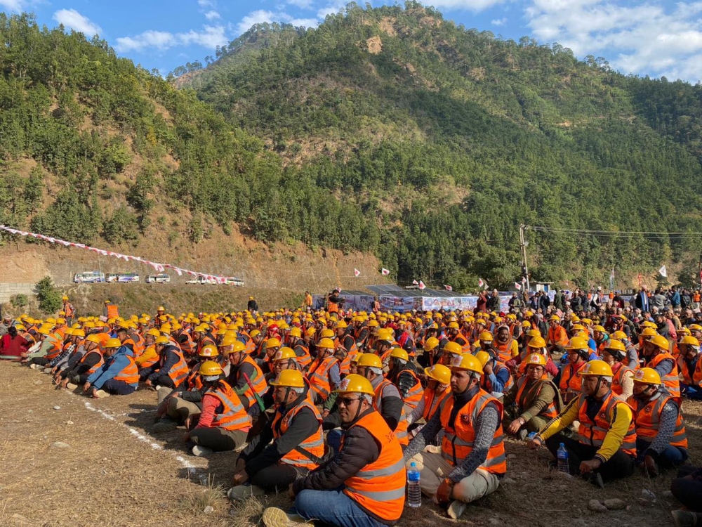 भूकम्प प्रभावित क्षेत्रमा खटिएका एमाले स्वयंसेवक रिम्नामा केन्द्रित, ओलीले लिए कामको ब्रिफिङ