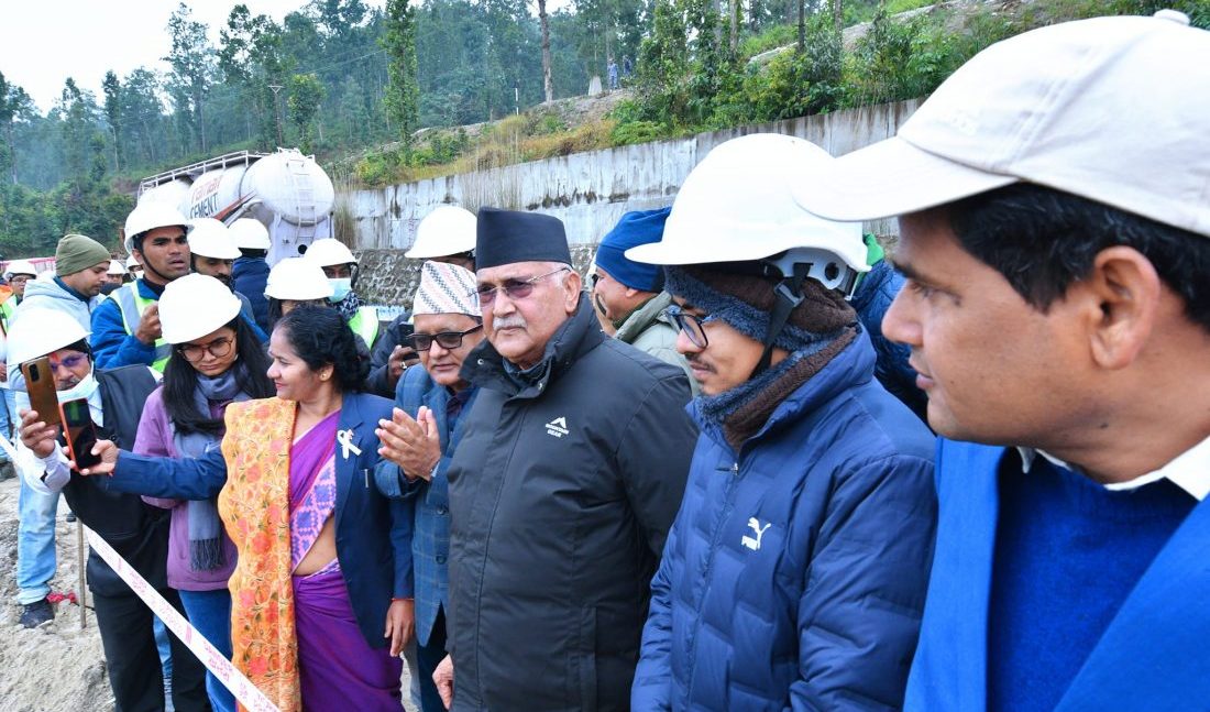 मध्यपहाडी यात्राकै क्रममा भेरी बबई डाइभर्सनको अवलोकन, गुणस्तरमा सम्झौता नगर्न ओलीको आग्रह (भिडिओ)