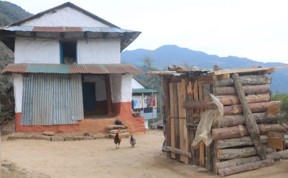 मानसिक रोगले ग्रसित फुरदिकु: उपचार गर्न खर्च नहुँदा खोरभित्र