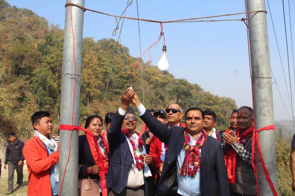 बिजुली बत्ती बलेपछि बर्दघाटको पहाडी क्षेत्रका बस्तीहरुमा खुशीयाली