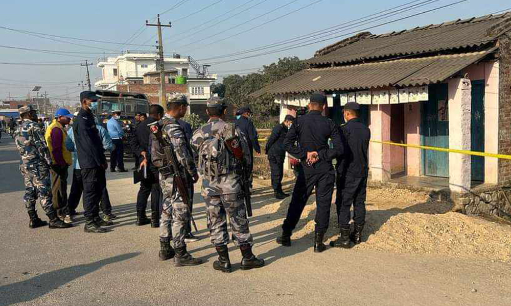 सिरहामा धारिलो हतियार र सिलौटा हानेर महिलाको हत्या, श्रीमानमाथि आशंका