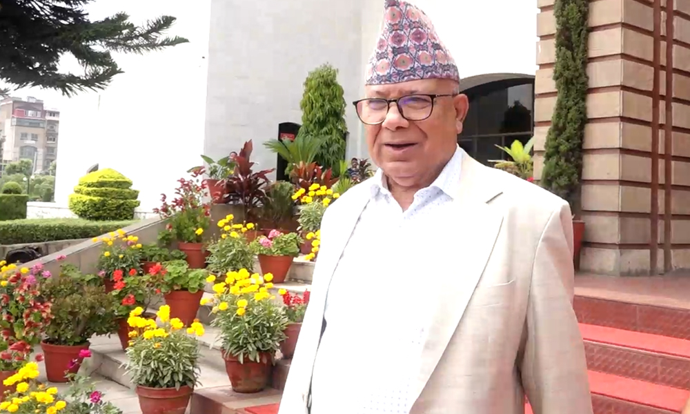 माधव नेपाल भन्छन्- प्रचण्डले संसदको सामना गर्ने आँट राख्नुपर्छ (भिडिओ)