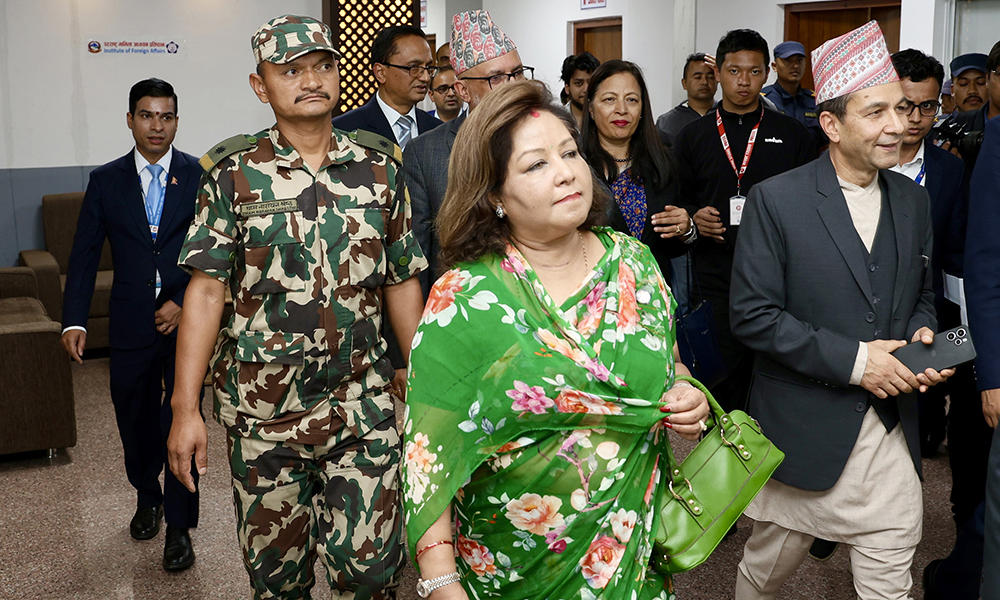 राहदानी र कन्सुलर विभागको निरीक्षणमा पुगिन् परराष्ट्रमन्त्री आरजु (भिडिओ)