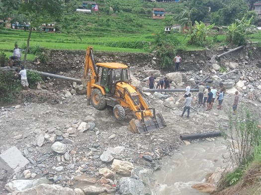 पाइप बगेपछि बागलुङ बजारमा खानेपानी अभाव