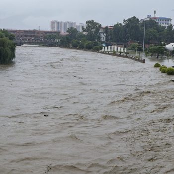 कुन नदीमा कुन दिन बाढीको उच्च र अति उच्च जोखिम ?