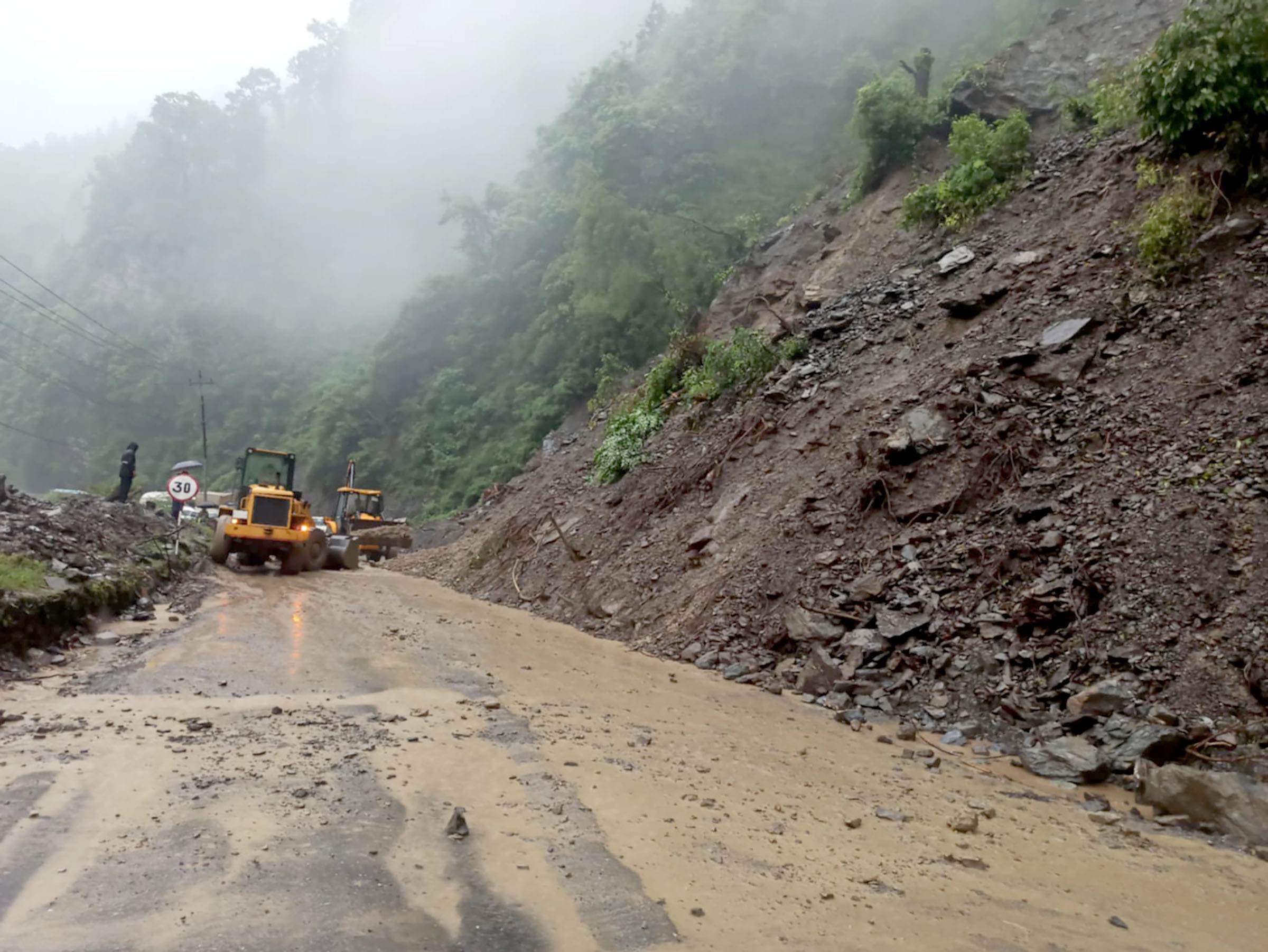 अवरुद्ध पृथ्वीरामार्ग एकतर्फी खुल्यो