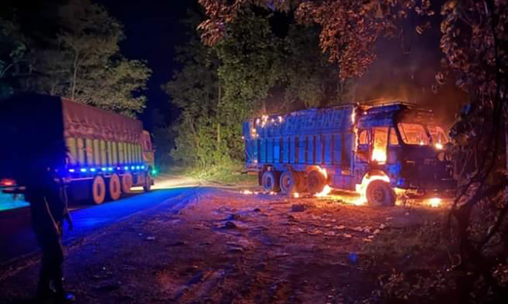 गुडिरहेको ट्रकमा आगलागी