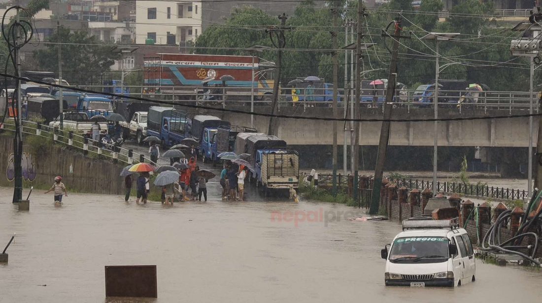 झरीले अस्तव्यस्त काठमाडौं (तस्बिरहरू)