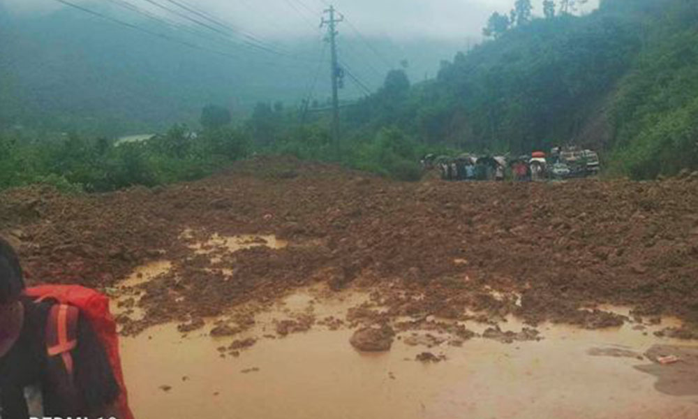 धादिङ बेल्खुको पहिरो पन्छाइयो, दुईतर्फी बाटो सञ्चालन