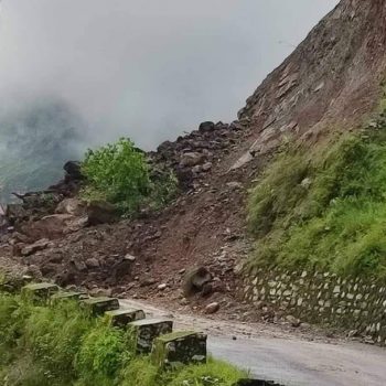 पहिरोले अवरुद्ध पृथ्वीराजमार्गमा सुचारु