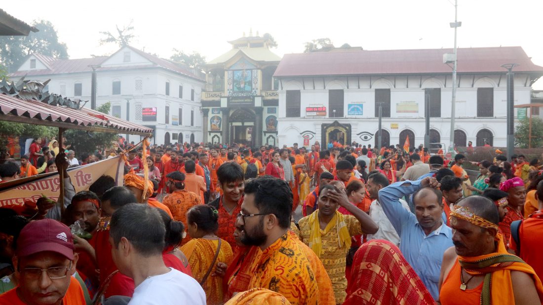 साउनको तेस्रो सोमबार : पशुपतिनाथसहित देशभरका शिवालयमा भक्तजनको घुइँचो (भिडिओ)