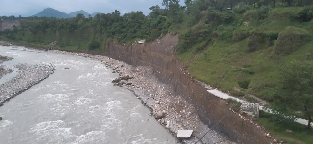 सेती नदी कटानले अन्त्यकर्मका लागि सतीघाट पुग्न समस्या