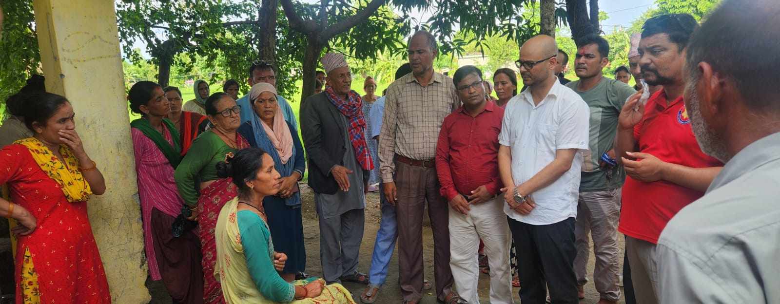 बाघको आक्रमणबाट ज्यान गुमाएकी हीराको परिवारलाई क्षतिपूर्तिको पहल गर्ने भाटको आश्वासन