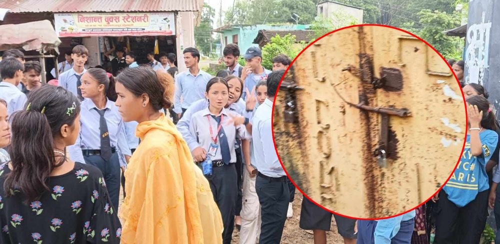 शिक्षा नियमावली विपरीत प्रधानाध्यापक नियुक्त गरेपछि विद्यार्थी आन्दोलित, शिक्षकलाई भित्रै थुनेर मूल गेटमा ताला