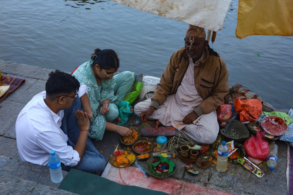 पशुपतिनाथमा पितृ पूजा (तस्बिरहरु / भिडिओ)