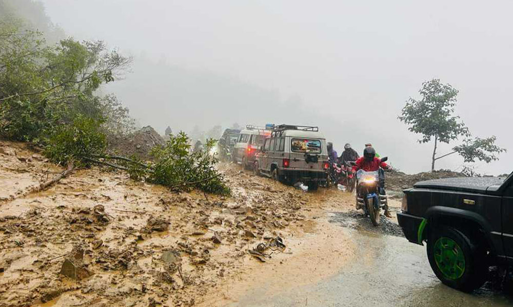 हेटौंडा-काठमाडौंको सबै सडक अवरुद्ध