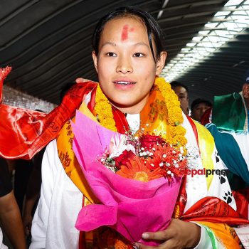 एसियन सिनियर करातेमा रजत पदक जितेकी एरिकाको विमानस्थलमा भव्य स्वागत (तस्बिरहरु / भिडिओ)