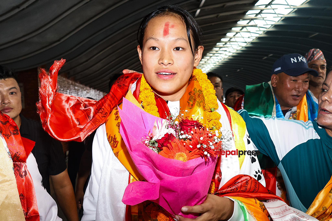 एसियन सिनियर करातेमा रजत पदक जितेकी एरिकाको विमानस्थलमा भव्य स्वागत (तस्बिरहरु / भिडिओ)