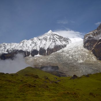 धौलागिरि आइसफल हेर्ने पर्यटक बढ्दै