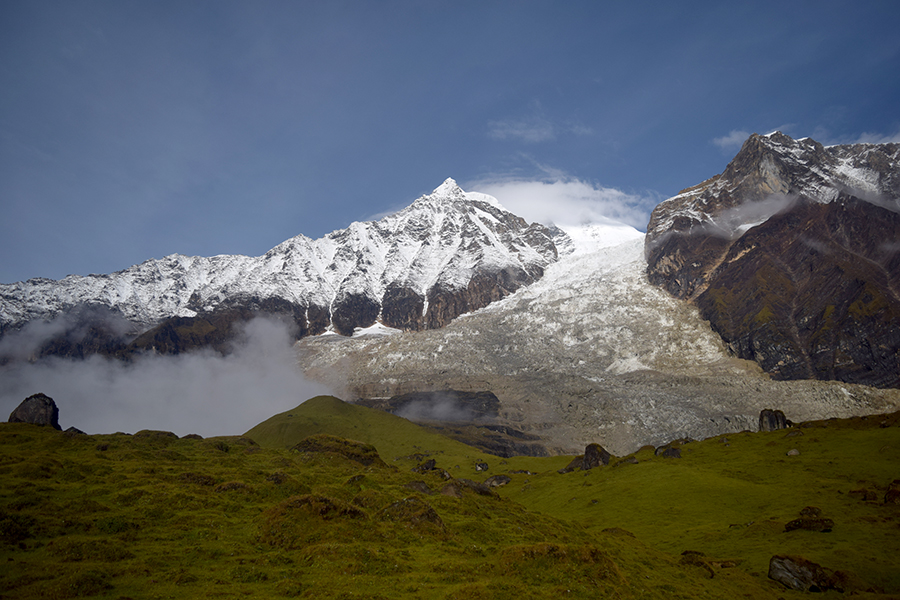 धौलागिरि आइसफल हेर्ने पर्यटक बढ्दै