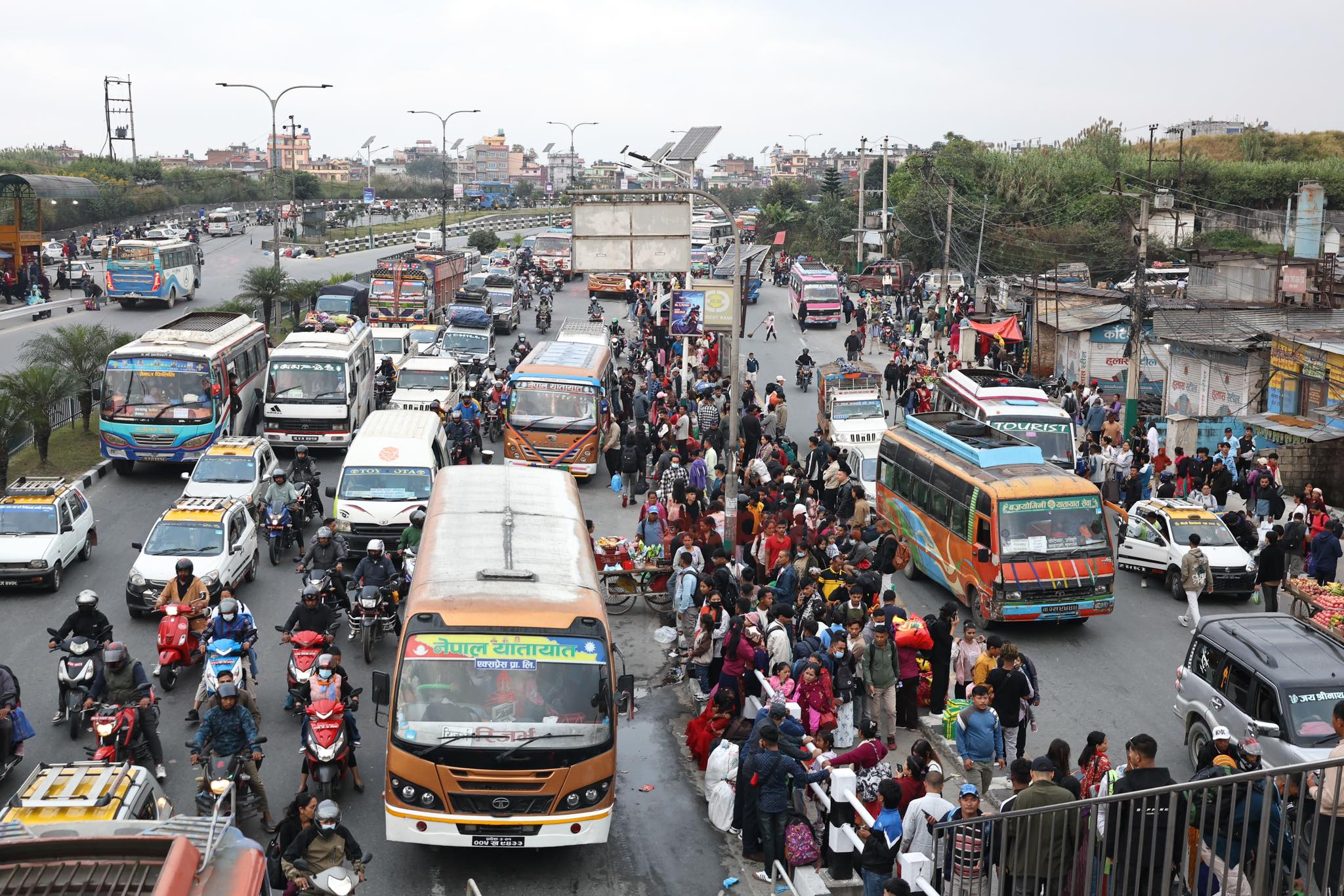 दशैँमा झण्डै ८ लाखले छाडे काठमाडौं, अब २ लाख बाहिरिने अनुमान