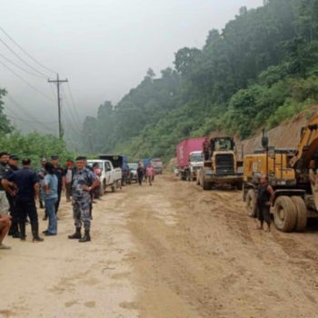 दाउन्ने सडक एकतर्फी सञ्चालन, सवारीहरू गन्तव्यमा जान सुरु