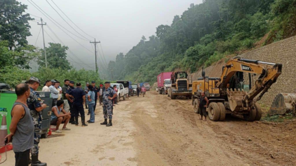 दाउन्ने सडक एकतर्फी सञ्चालन, सवारीहरू गन्तव्यमा जान सुरु