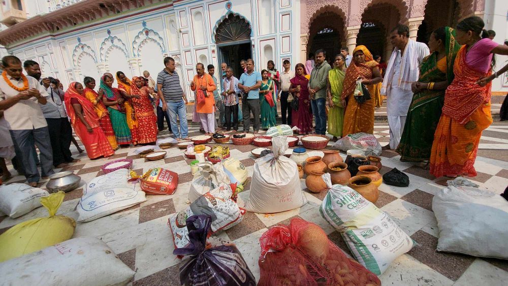 आज कोजाग्रत पूर्णिमा : जानकी मन्दिरमा महोत्तरीबाट आइपुगे सयौं भार