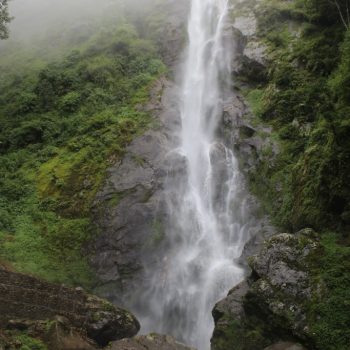 पर्यटकको पर्खाइमा भोजपुरको छाँगे झरना