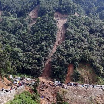 सडक अवरोधले चाडबाडको मुखमा यातायात व्यवसायीलाई संकट, मजदुरलाई झनै सकस